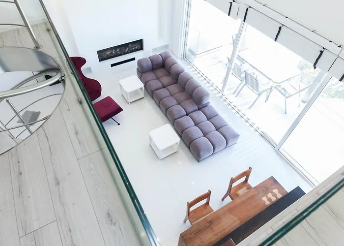 Marousi 2 Bd Modern Luxury Living With Shared Pool