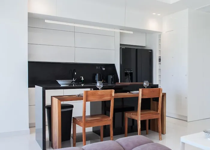 Marousi 2 Bd Modern Luxury Living With Shared Pool