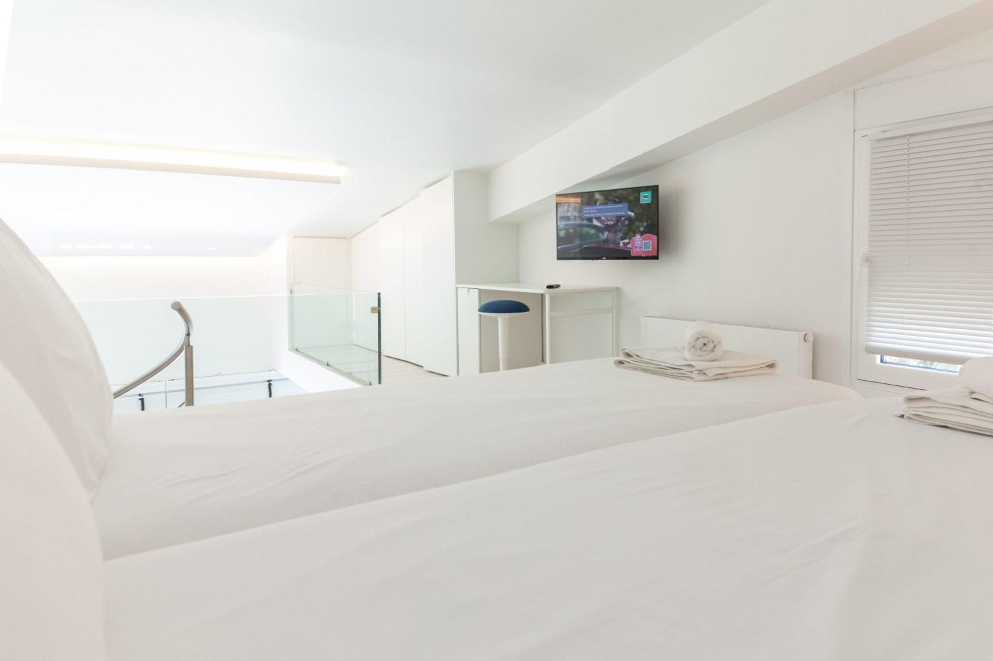 Marousi 2 Bd Modern Luxury Living With Shared Pool * Athens