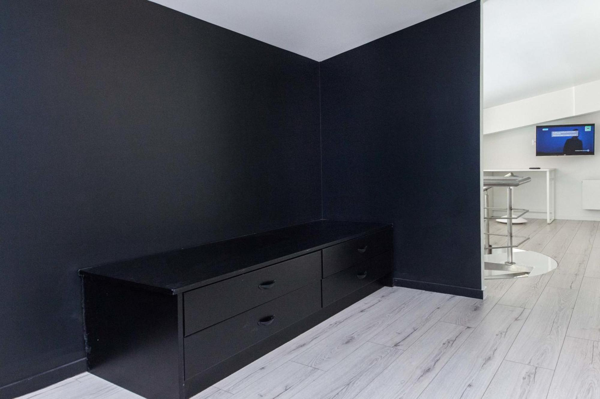 Apartment Marousi 2 Bd Modern Luxury Living With Shared Pool
