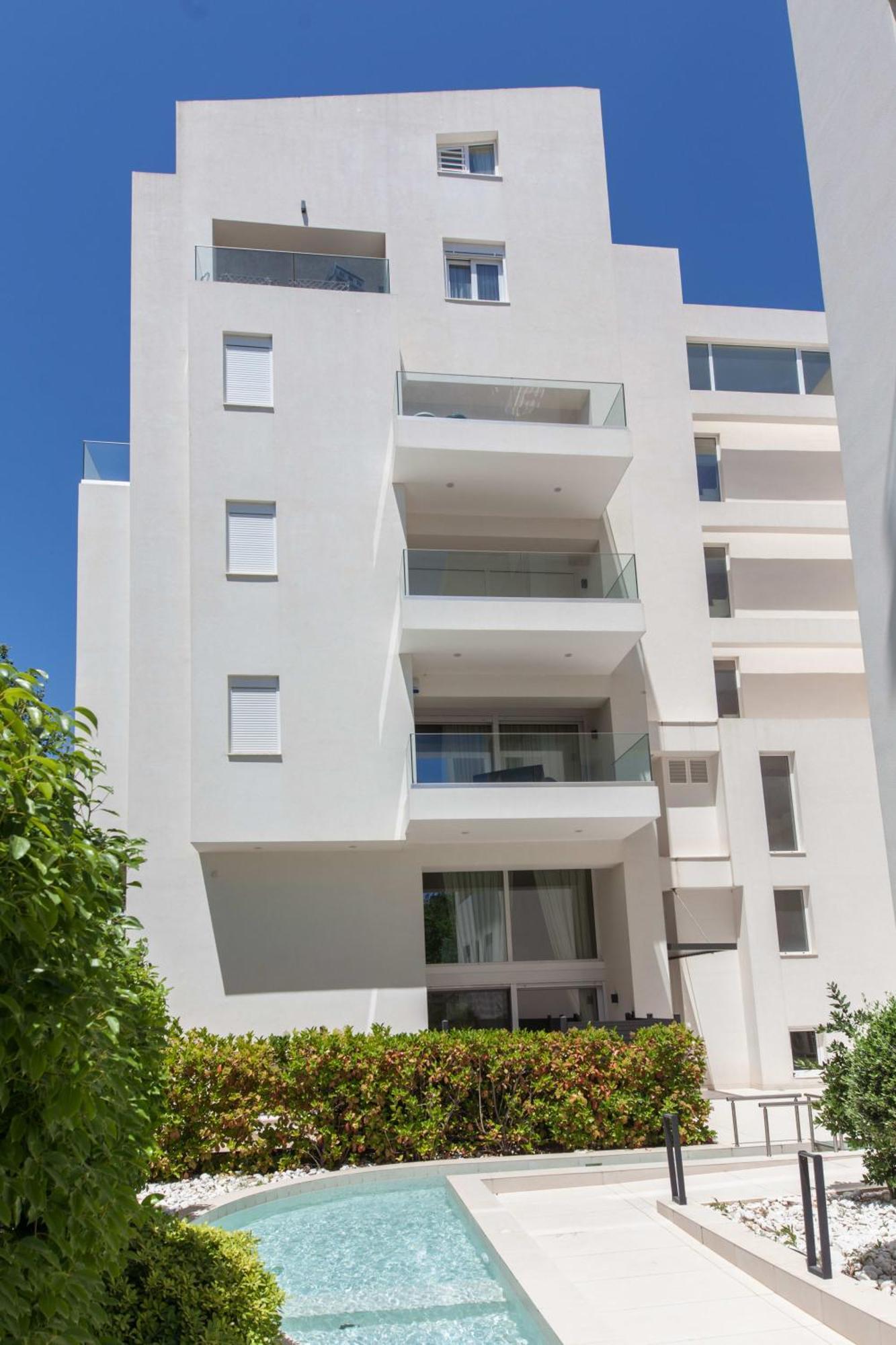 Apartment Marousi 2 Bd Modern Luxury Living With Shared Pool *