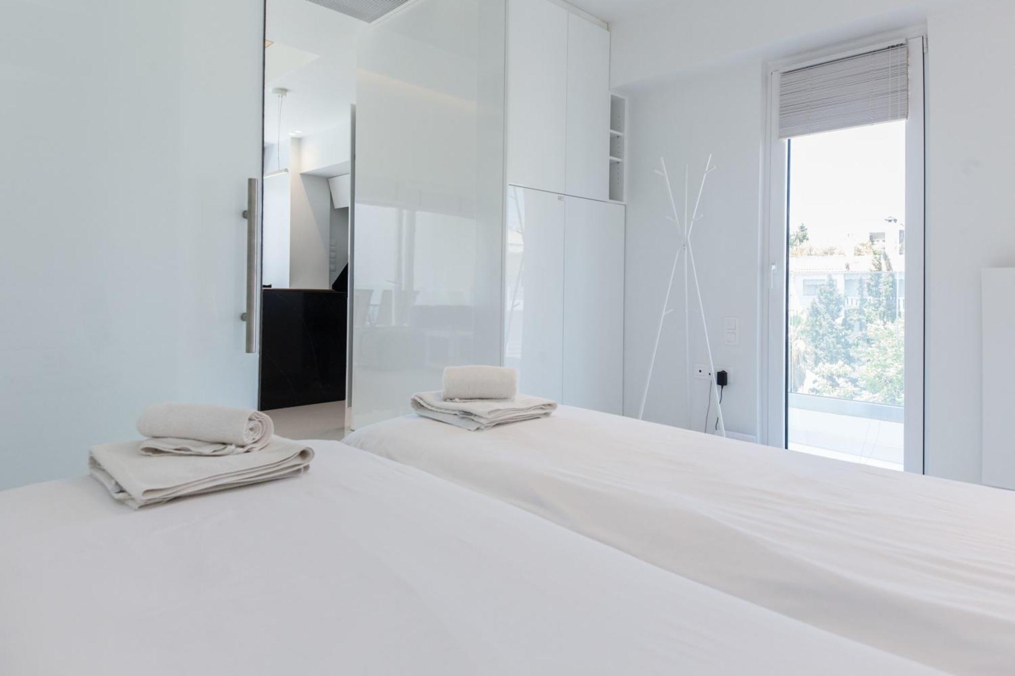 Apartment Marousi 2 Bd Modern Luxury Living With Shared Pool *