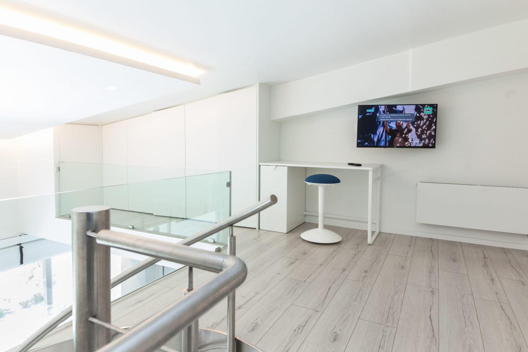 Apartment Marousi 2 Bd Modern Luxury Living With Shared Pool