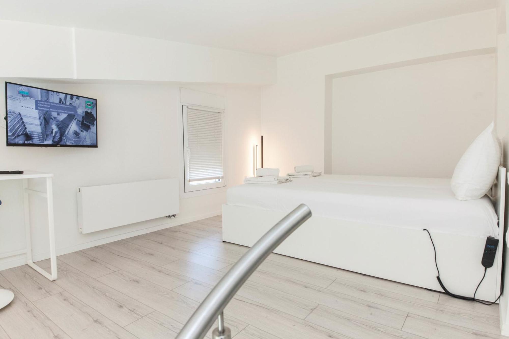 Marousi 2 Bd Modern Luxury Living With Shared Pool Apartment *