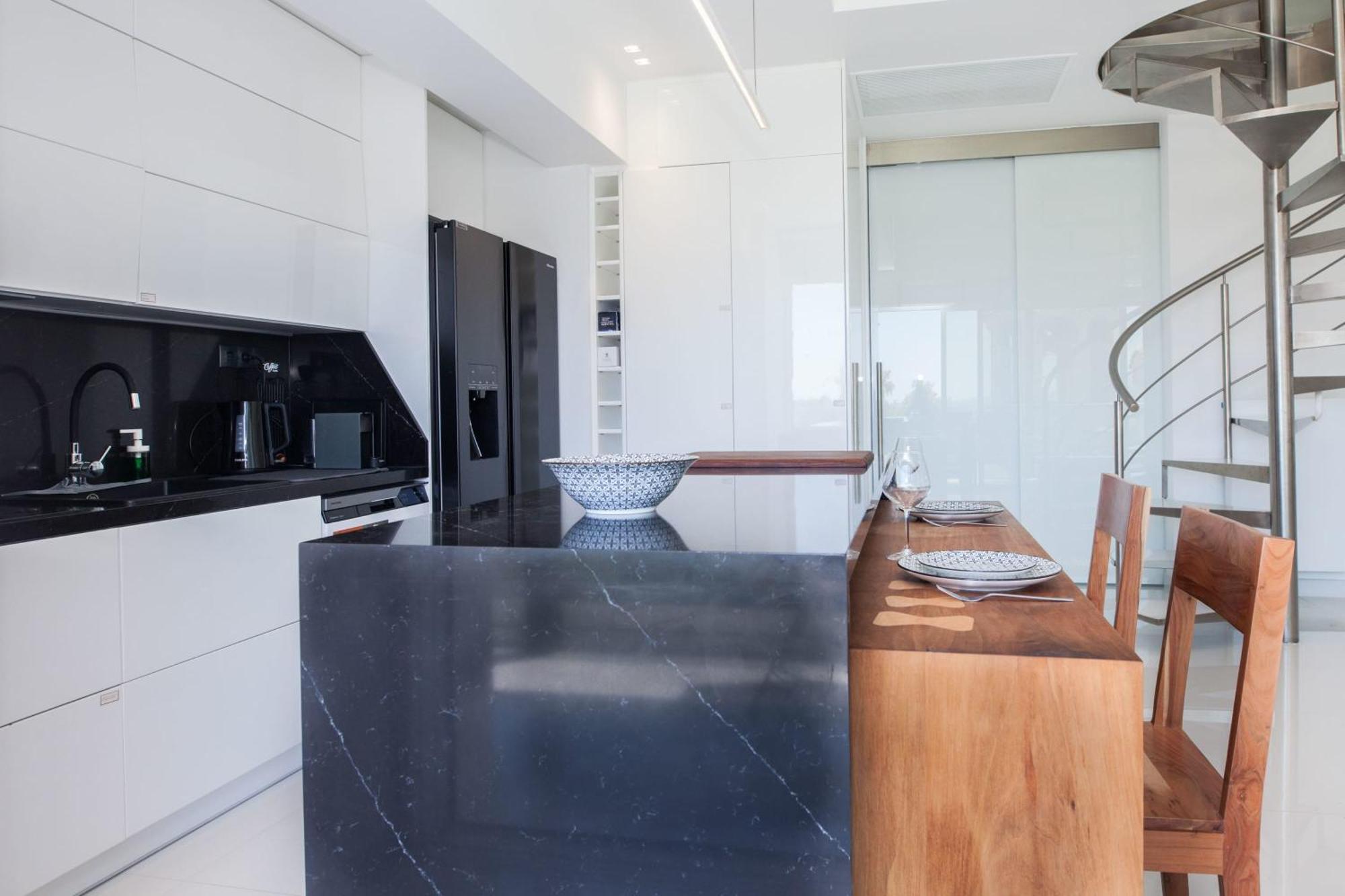 Apartment Marousi 2 Bd Modern Luxury Living With Shared Pool *